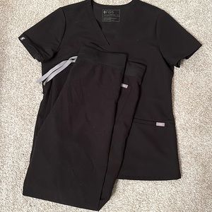 FIGS Black 2pocket Catarina top in SMALL with Livingston pants in Medium